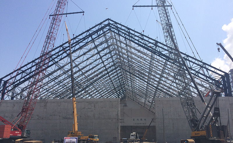 寧波臺(tái)塑電廠室內(nèi)煤場(chǎng)鋼桁架屋架工程.jpg